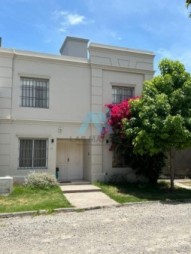 EXCELENTE CASA EN VENTA TRES CERRITOS