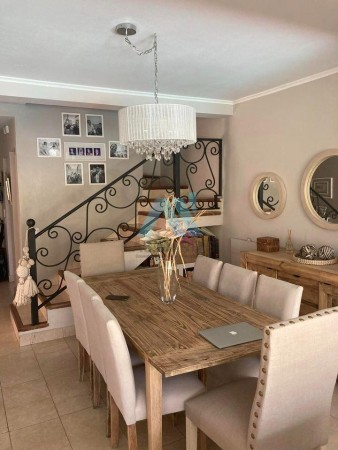 EXCELENTE CASA EN VENTA TRES CERRITOS